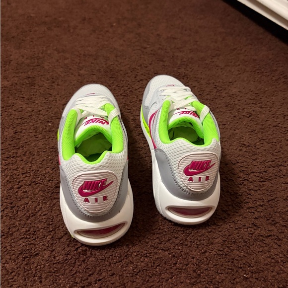 Women’s Nike Air Max Correlation - Picture 3 of 5